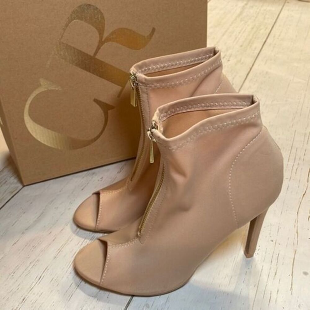 Charlotte Russe Nude Peep Toe Ankle Booties Front Zip Heels Size 8